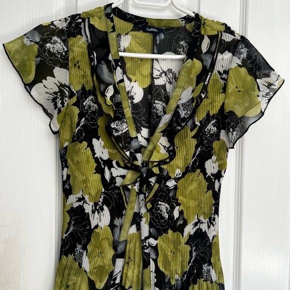 Green and black frilly top - Picture 1 of 3